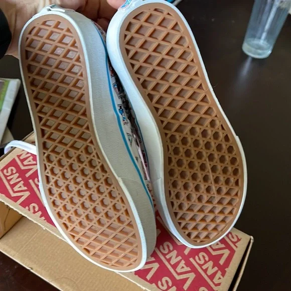 Kids Vans limited edition Where’s Waldo shoes - Picture 4 of 6